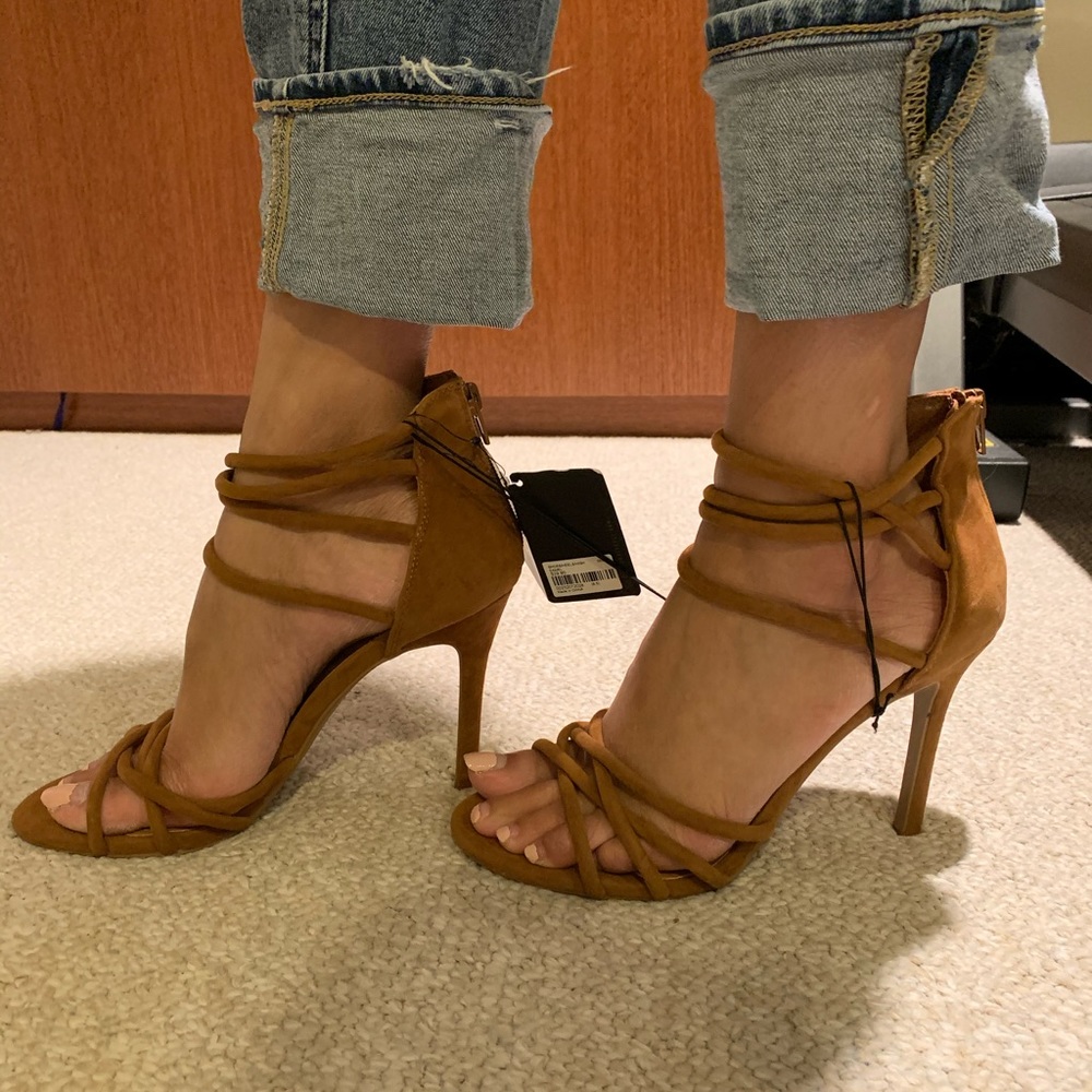 NWT Suede Camel Brown Heels